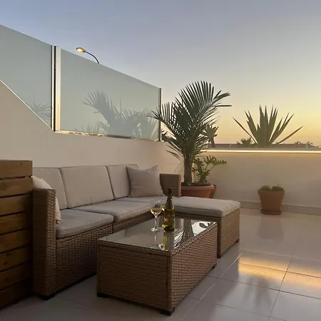 With Large Terrace And Ocean View Apartmán